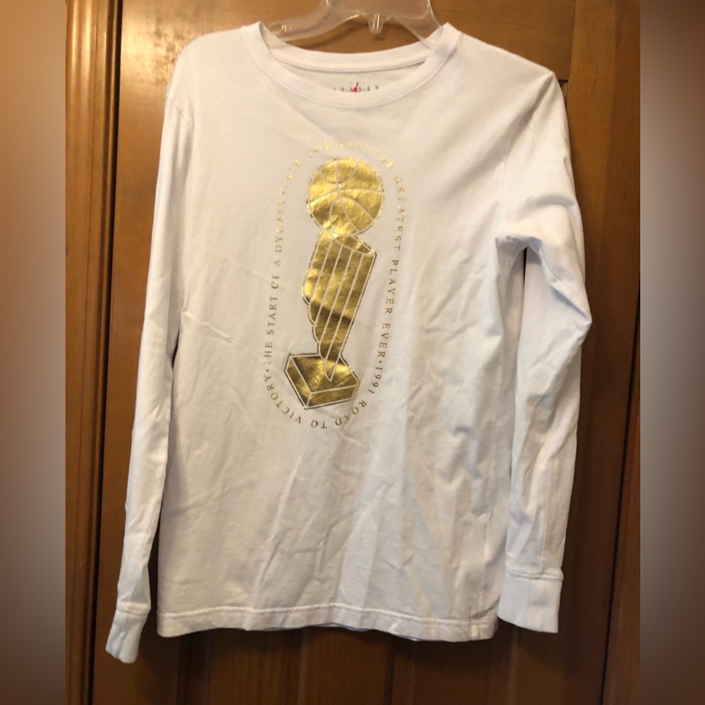 Boys XL Jordan long sleeve T-shirt